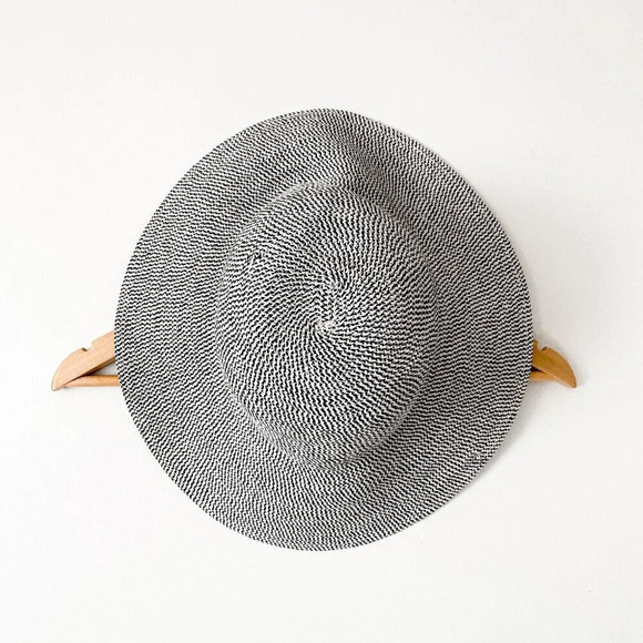 Betmar New York  Wide Brim Sun Hat White Black White Black - Picture 1 of 7